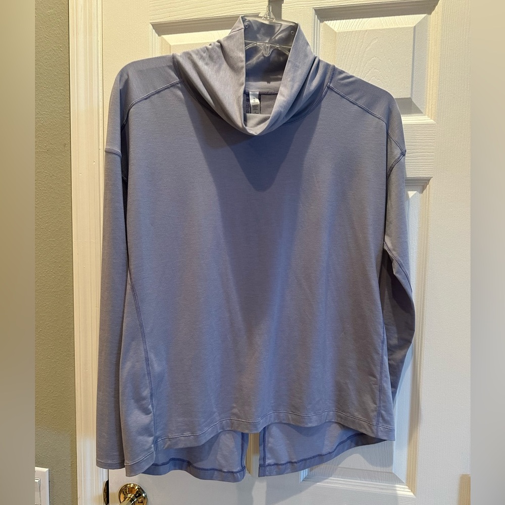 Lululemon women’s long sleeve turtle neck t-shirt. NWOT. Size 10 purple